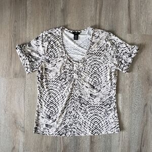 ⭐3/$25⭐ Haggar Women's Snakeskin Print V-Neck Short Sleeve Top  Size M Casual